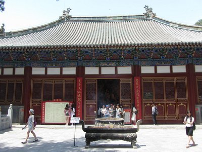 A scenic view of Luoyang Yiyangfuchangge