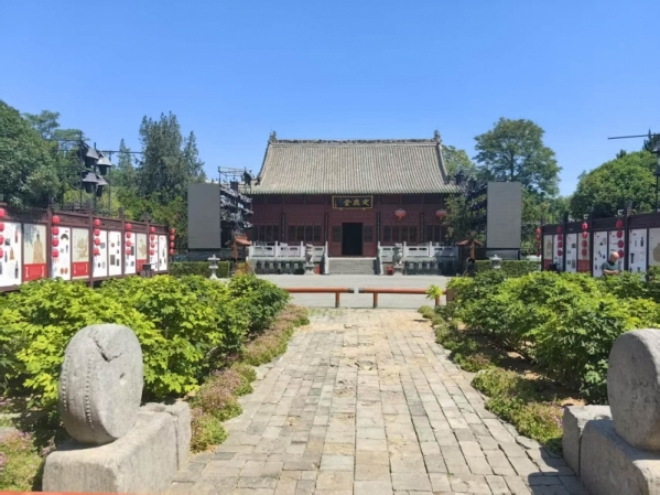 A scenic view of Luoyang Zhougongmiao