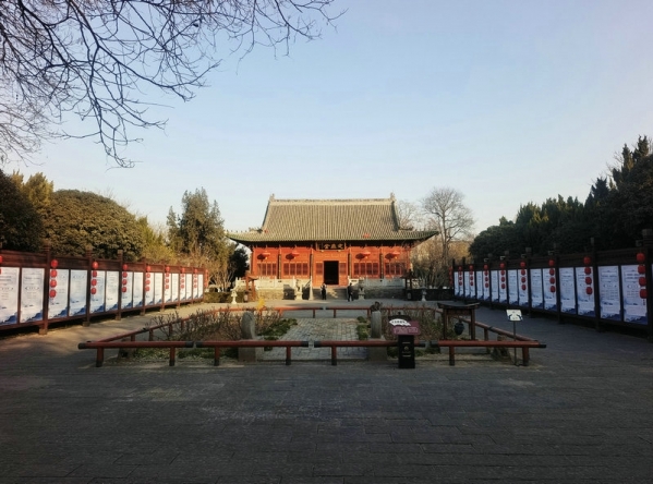 A scenic view of Luoyang Zhougongmiao