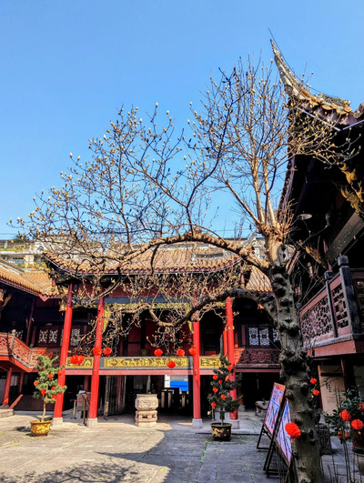 A scenic view of Luzhou Chunqiuci