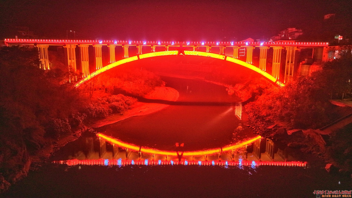 A scenic view of Luzhou Gulinxian Hongjun Sidu Chishui Zhanyi Yizhi