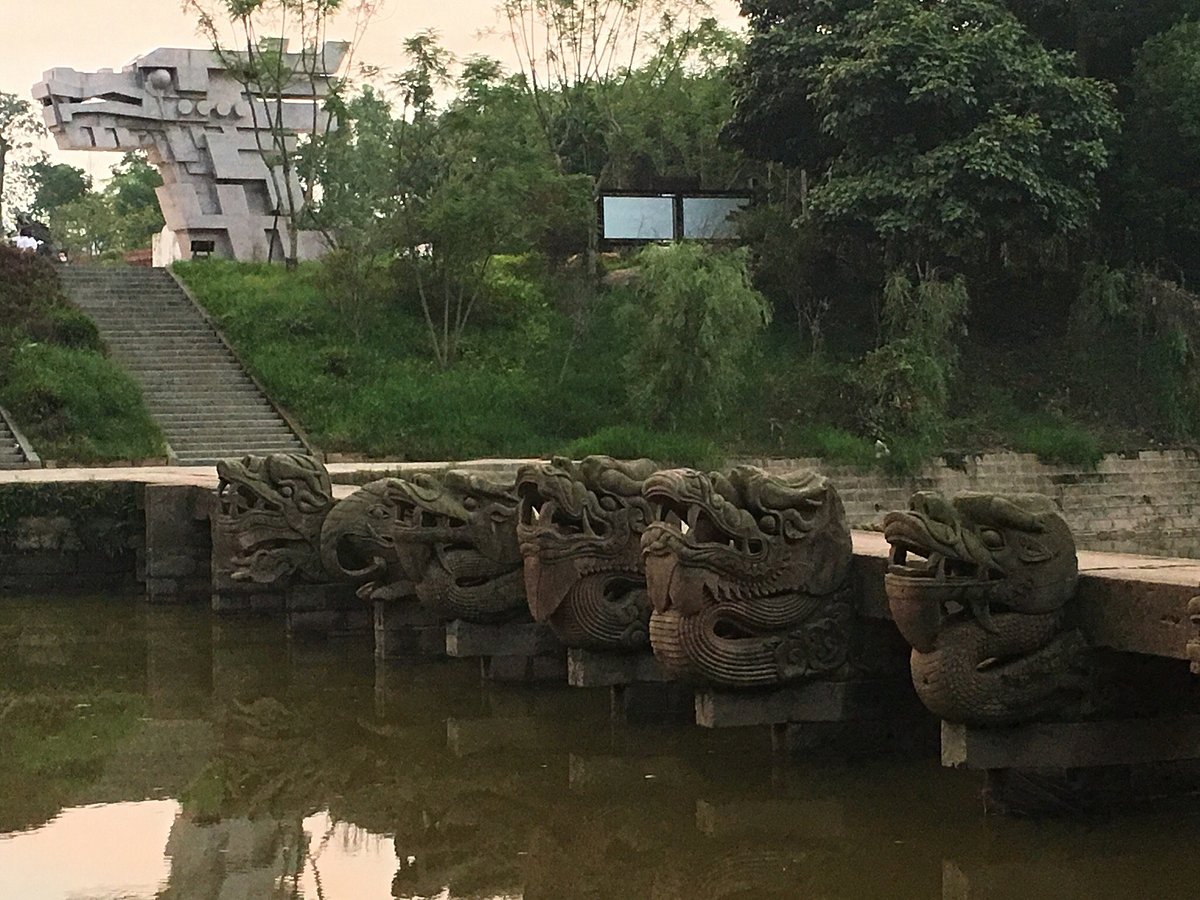 A scenic view of Luzhou Longnaoqiao