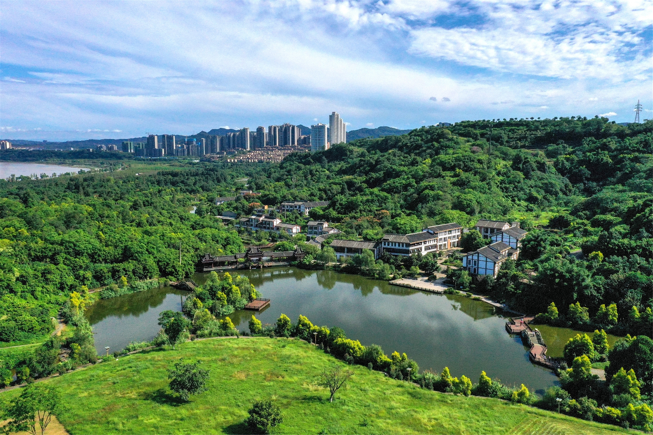 A scenic view of Luzhou Luopanzui Muqun