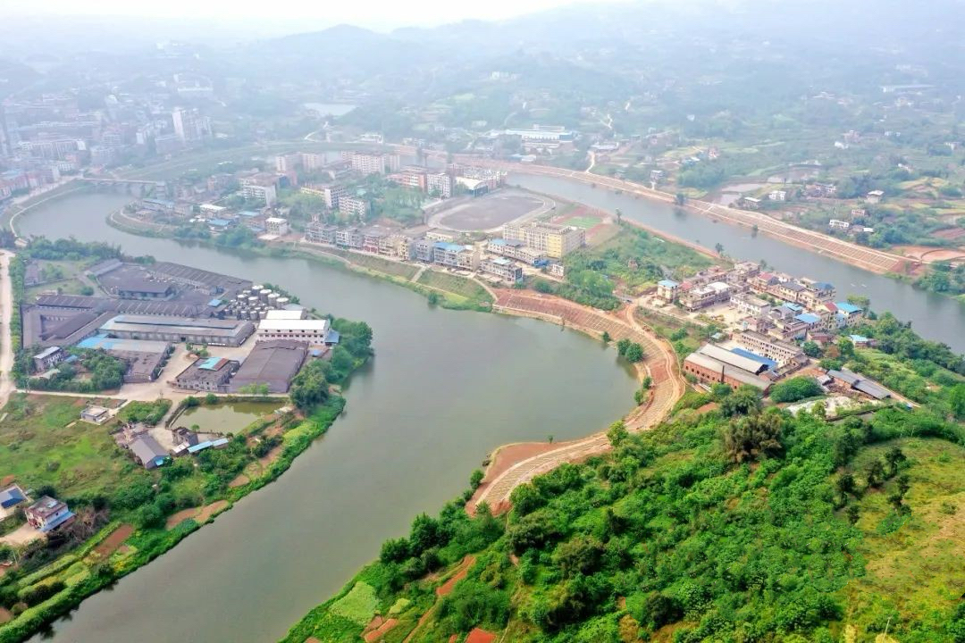 A scenic view of Luzhou Luxian Longqiaoqun