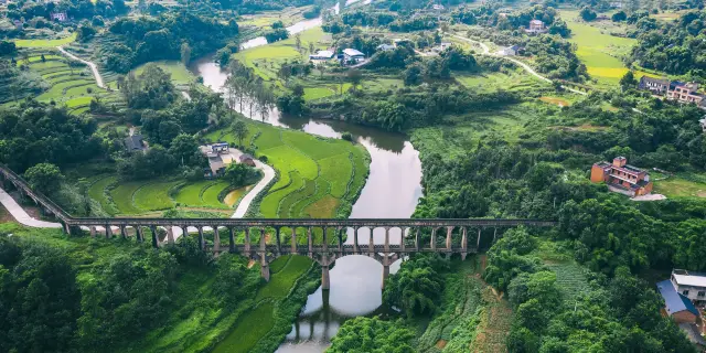 A scenic view of Luzhou Qifeng Ducao