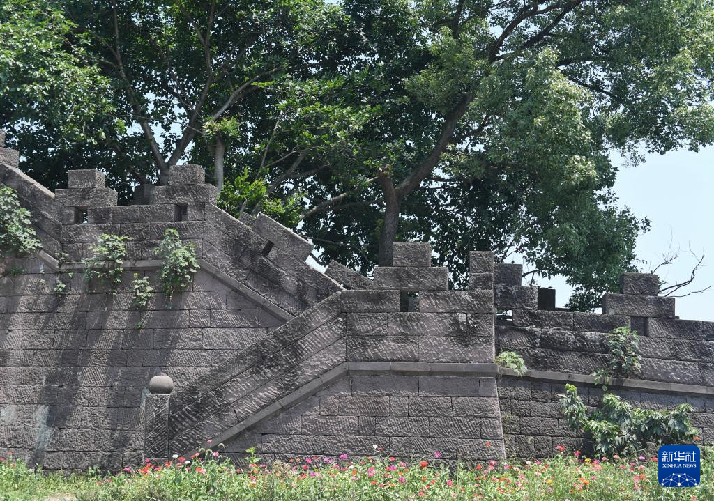 A scenic view of Luzhou Shenbicheng Yizhi