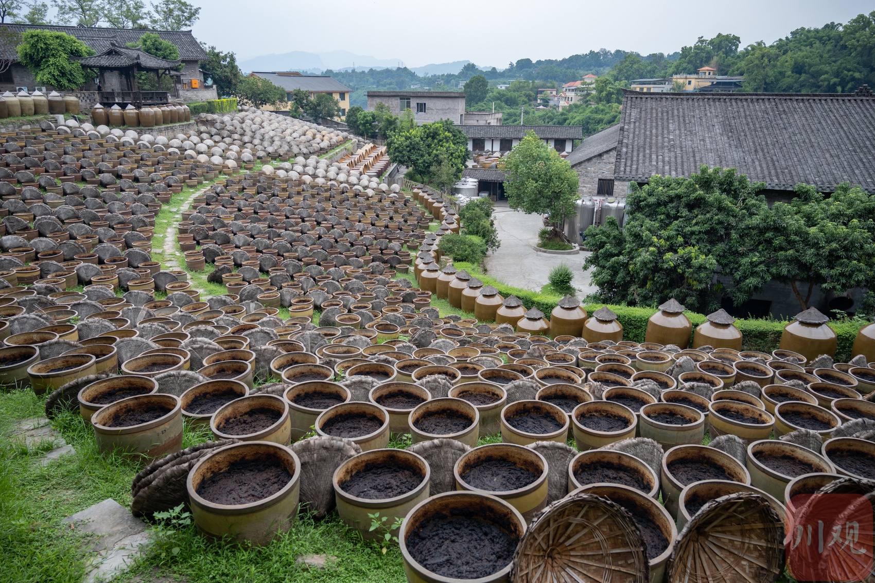 A scenic view of Luzhou Xianshi Jiangyou Niangzao Zuofangqun