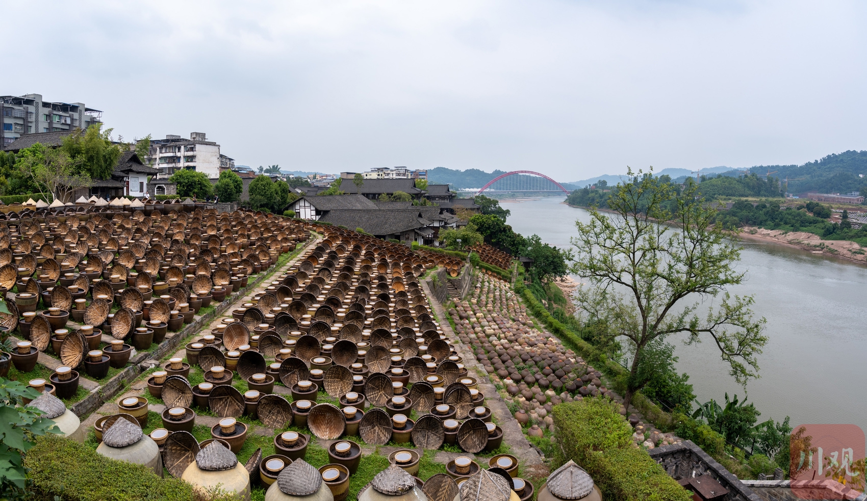A scenic view of Luzhou Xianshi Jiangyou Niangzao Zuofangqun