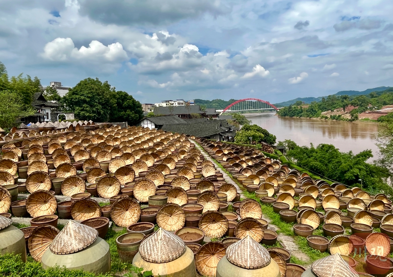 A scenic view of Luzhou Xianshi Jiangyou Niangzao Zuofangqun