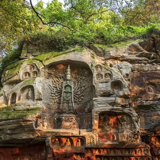 A scenic view of Luzhou Yuchanshan Moya Zaoxiang