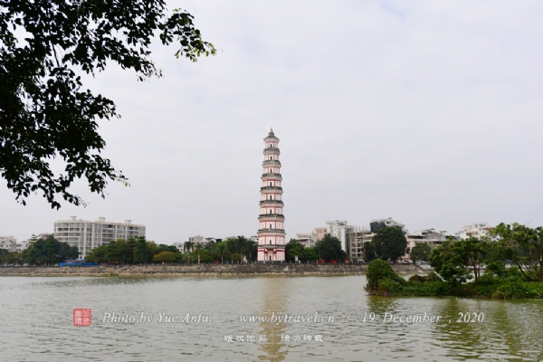 A scenic view of Maoming Gaozhou Baoguangta