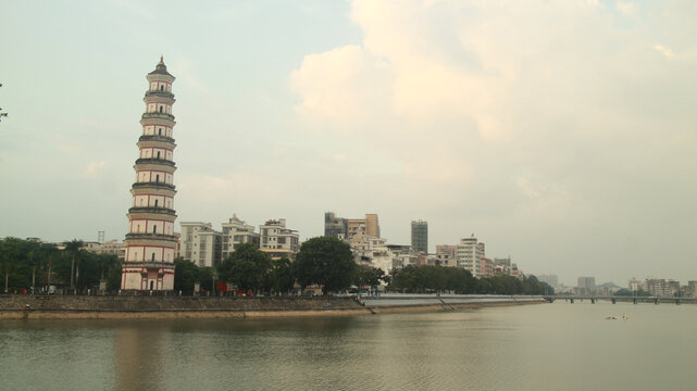 A scenic view of Maoming Gaozhou Baoguangta