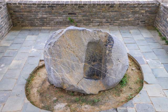 A scenic view of Maoming Sui Qiaoguo Furen Xianshi Mu