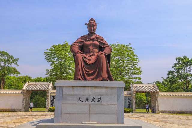 A scenic view of Maoming Sui Qiaoguo Furen Xianshi Mu