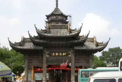 A scenic view of Meishan Baoensi