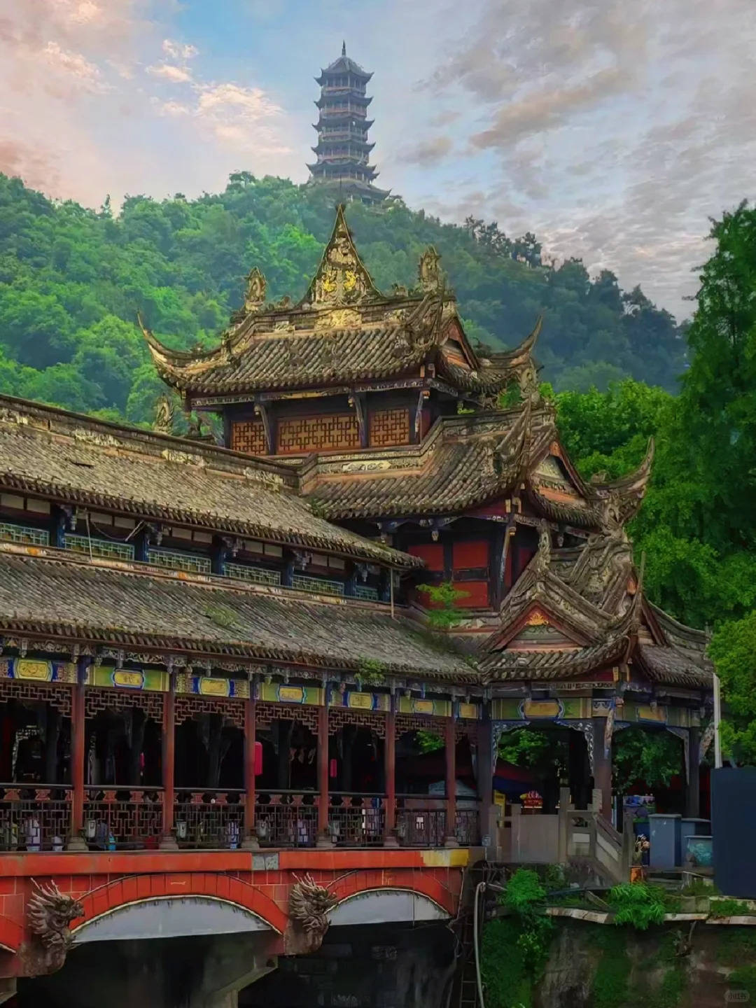 A scenic view of Meishan Baoensi