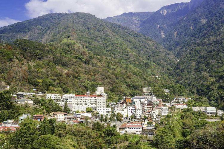 A scenic view of Meishan Shuangbao Paifang