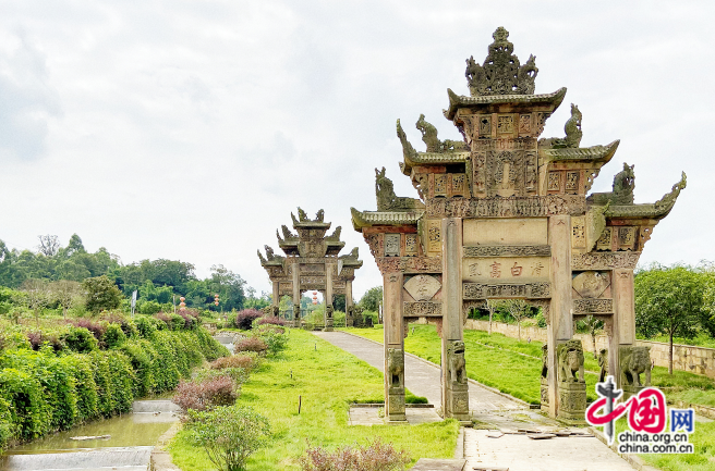 A scenic view of Meishan Shuangbao Paifang