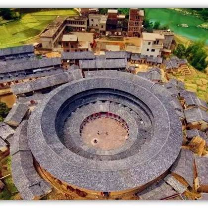 A scenic view of Meizhou Lianfeng Huaelou