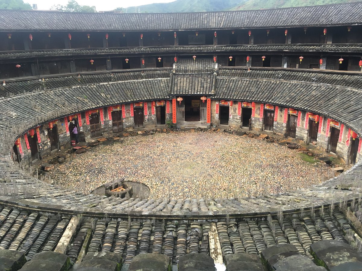 A scenic view of Meizhou Lianfeng Huaelou