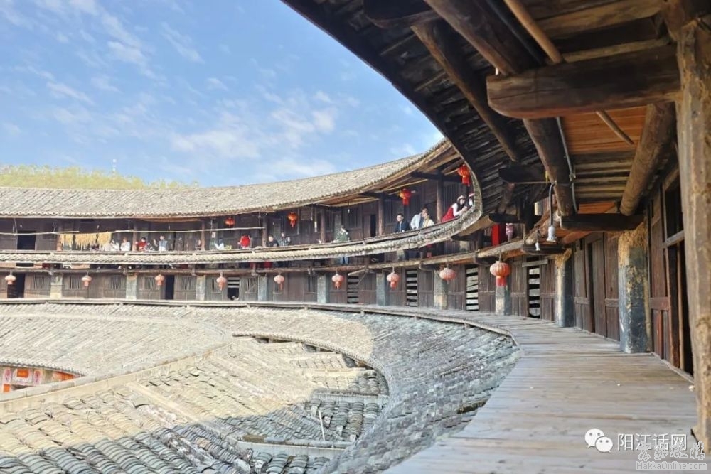 A scenic view of Meizhou Lianfeng Huaelou
