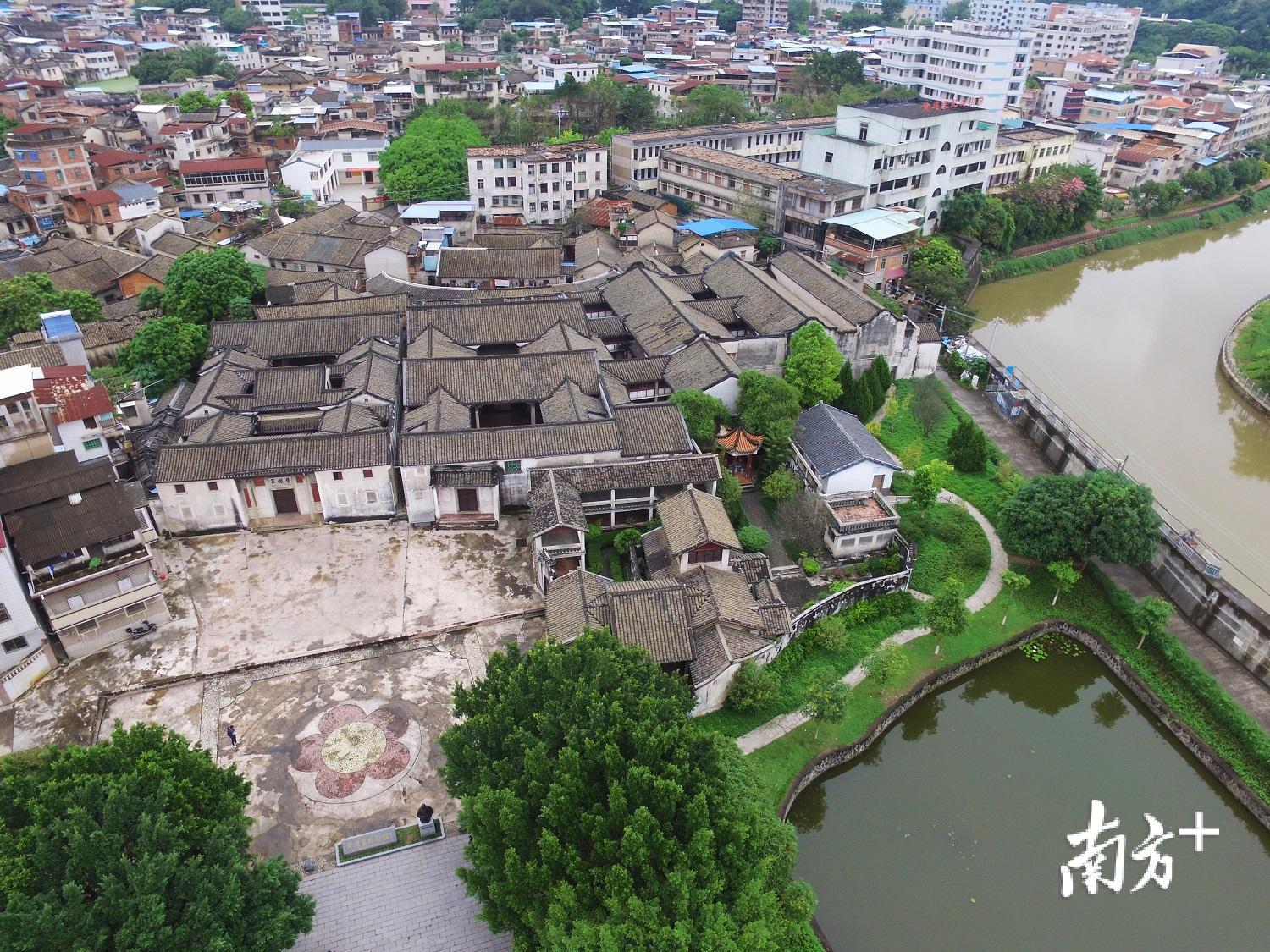 A scenic view of Meizhou Renjinglu Rongludi
