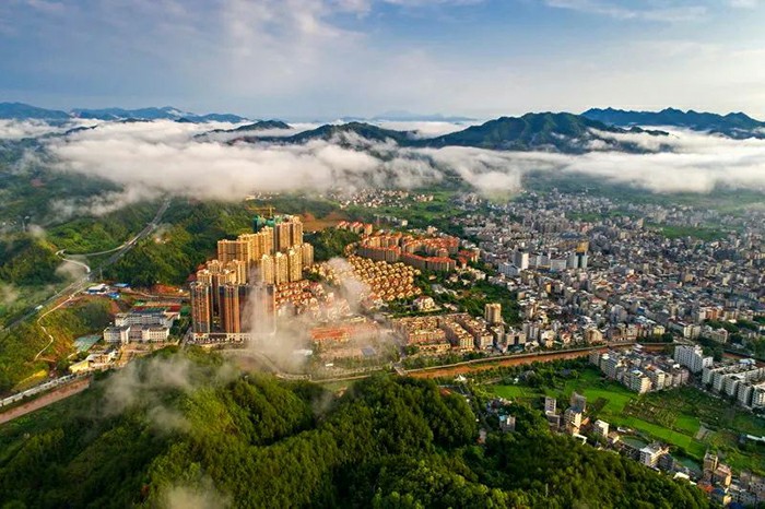 A scenic view of Meizhou Renjinglu Rongludi