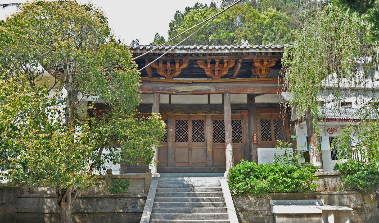 A scenic view of Mianyang Hualinsi Dadian