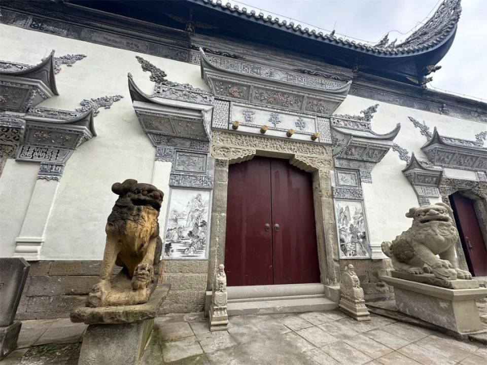 A scenic view of Mianyang Hualinsi Dadian