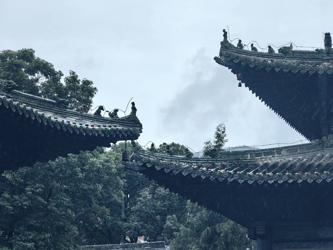 A scenic view of Mianyang Pingwu Baoensi