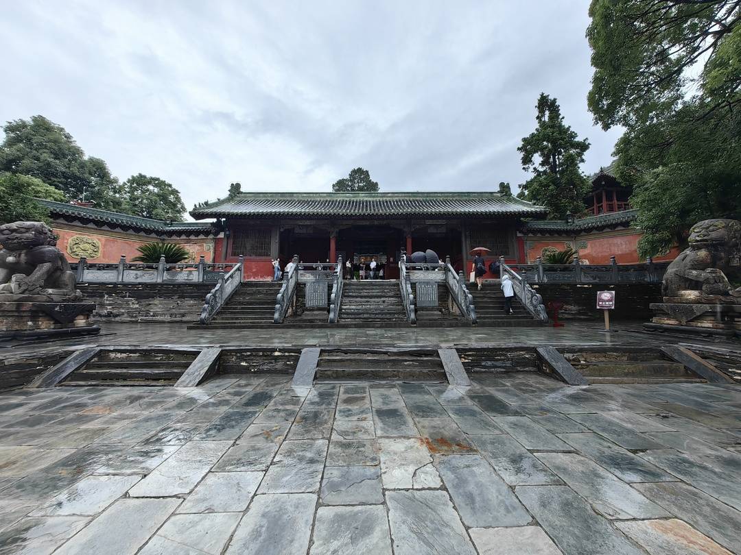 A scenic view of Mianyang Pingwu Baoensi
