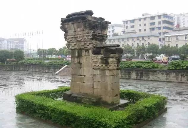 A scenic view of Mianyang Pingyang Fujun Que