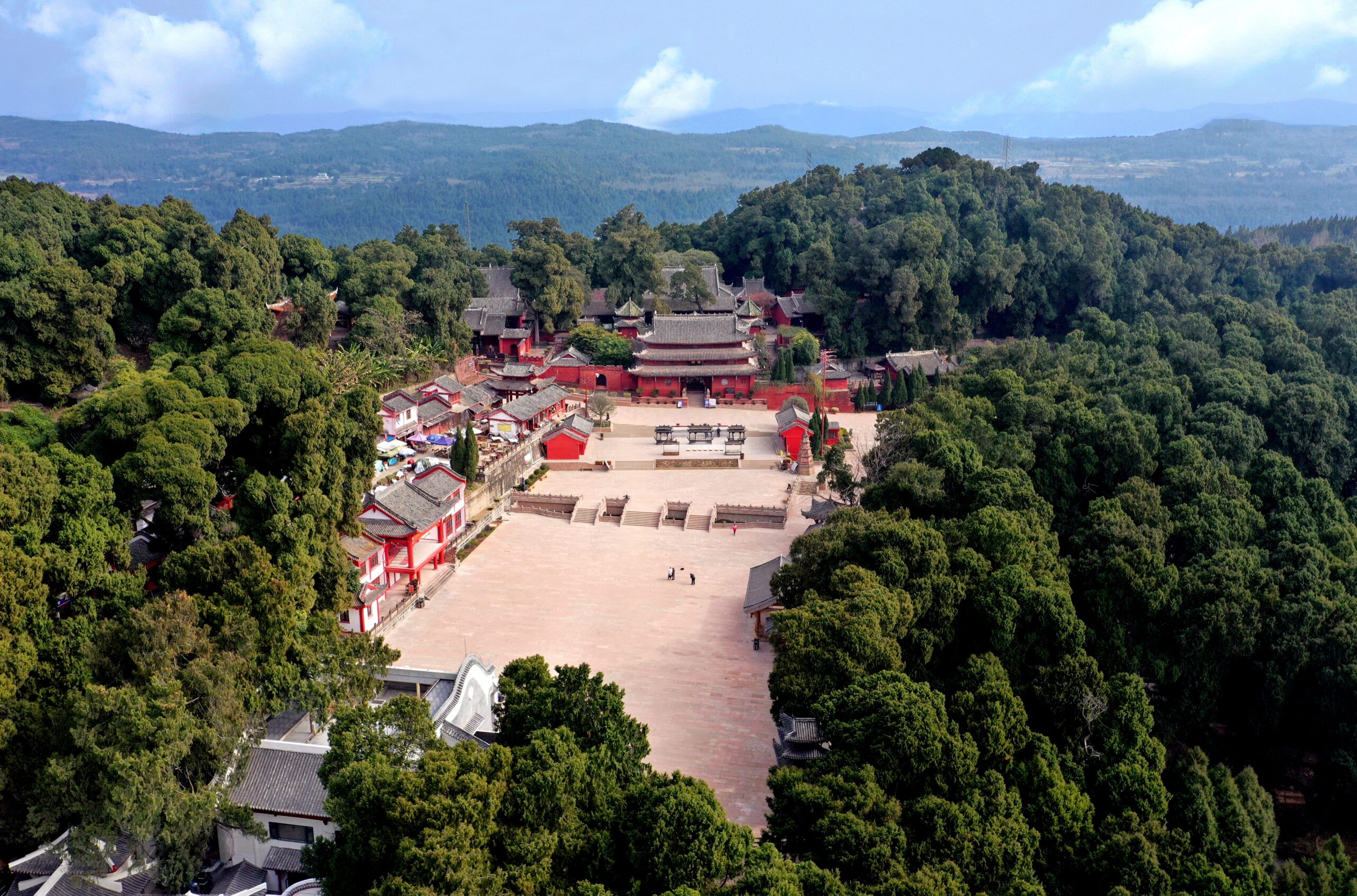 A scenic view of Mianyang Qiqushan Damiao