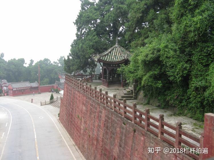 A scenic view of Mianyang Qiqushan Damiao