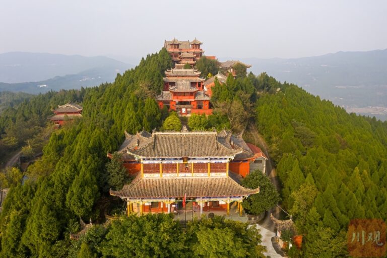 Experience the Tranquil Allure of Mianyang Qiqushan Damiao: A Must-Visit Spot in Sichuan