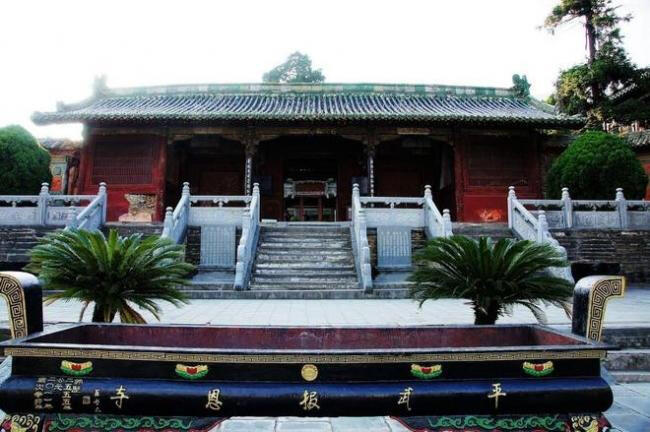 A scenic view of Mianyang Zunshengsi