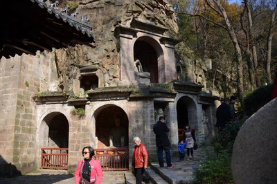 A scenic view of Nanjing Qianfoya Shiku Ji Mingzhengjun Bei