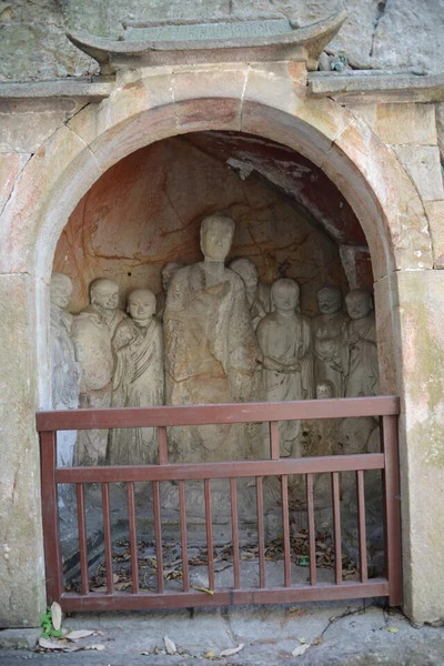 A scenic view of Nanjing Qianfoya Shiku Ji Mingzhengjun Bei
