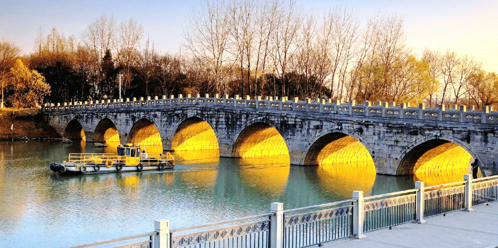A scenic view of Nanjing Qiqiaoweng