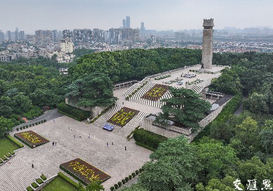 A scenic view of Nanjing Yuhuatai Lieshi Lingyuan