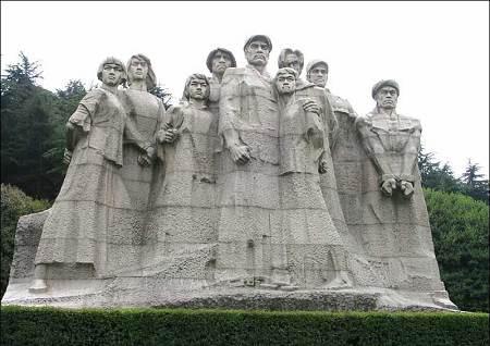 A scenic view of Nanjing Yuhuatai Lieshi Lingyuan