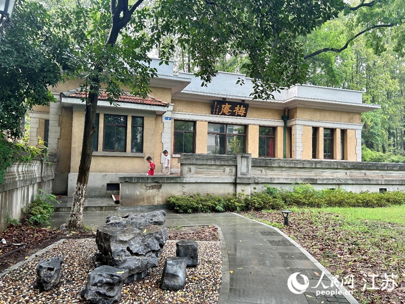 A scenic view of Nanjing Zhongyang Daxue Jiuzhi
