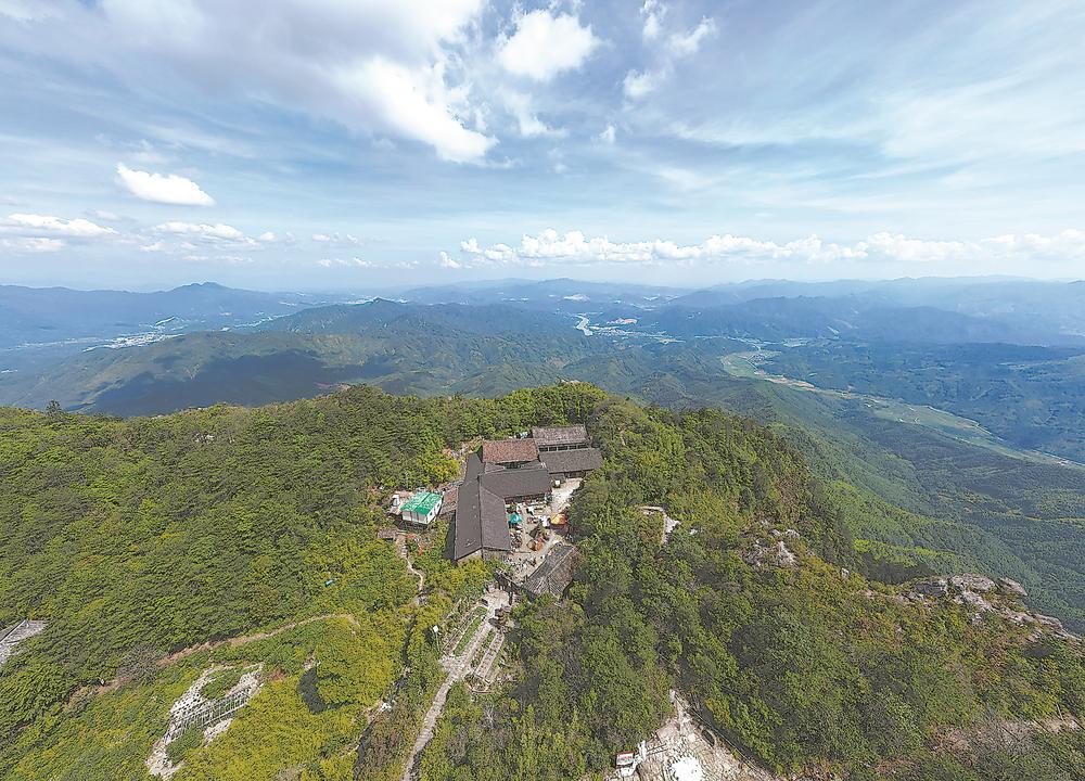A scenic view of Nanping Baoshansi Dadian
