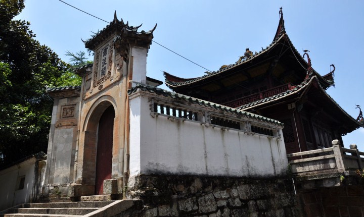 A scenic view of Nanping Baoyansi Dadian
