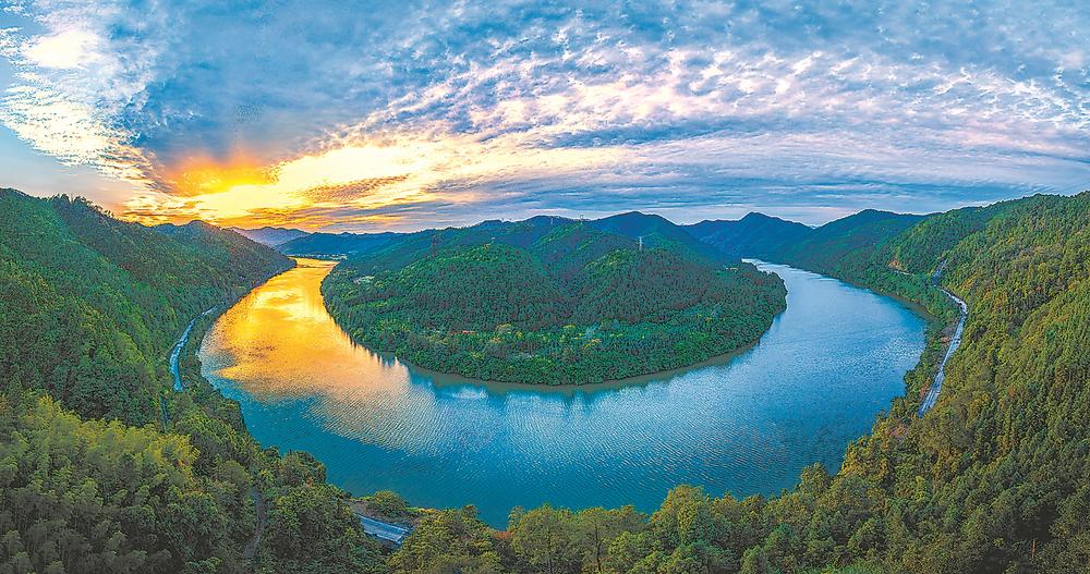 A scenic view of Nanping Chihu Yizhi