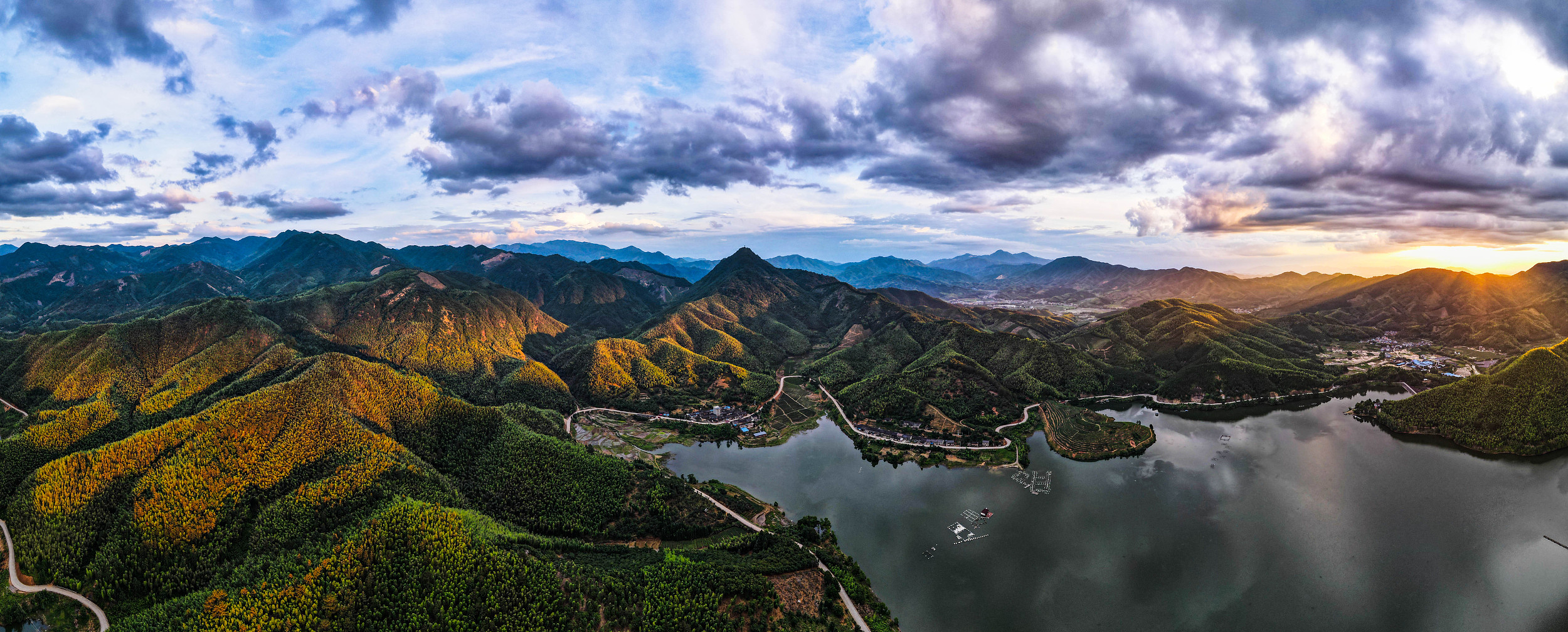 A scenic view of Nanping Jianou Dongyuemiao