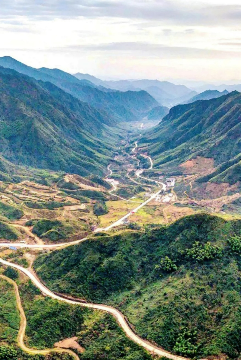 A scenic view of Nanping Wuyishan Min Gan Guyidao