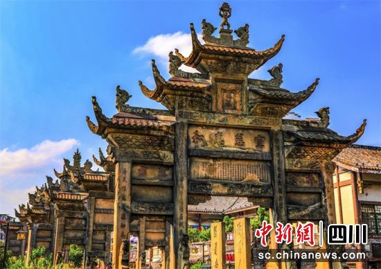 A scenic view of Neijiang Longchang Shipaifang