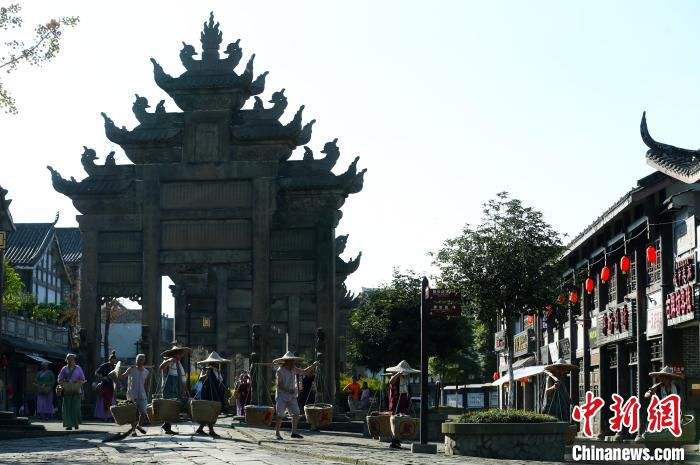 A scenic view of Neijiang Longchang Shipaifang