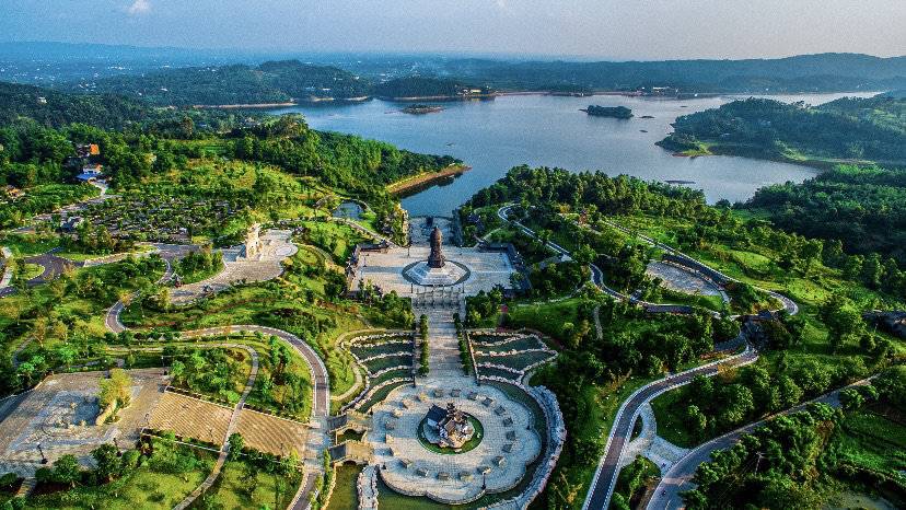 A scenic view of Neijiang Shunhe Yamuqun